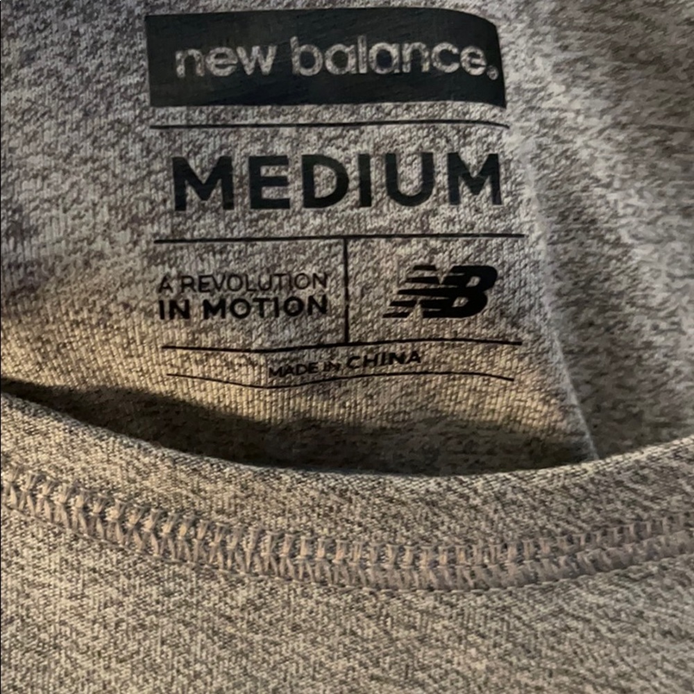 Last Chance item! New Balance Running/Yoga long sleeve shirt Med - Picture 2 of 4